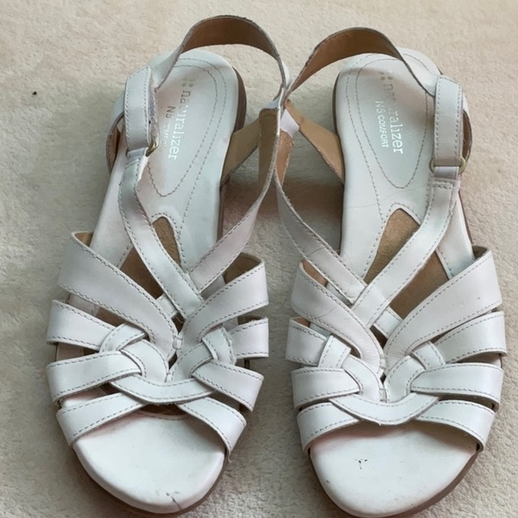 Naturalizer White Strappy Sandals for Casual Elegance - Picture 1 of 7
